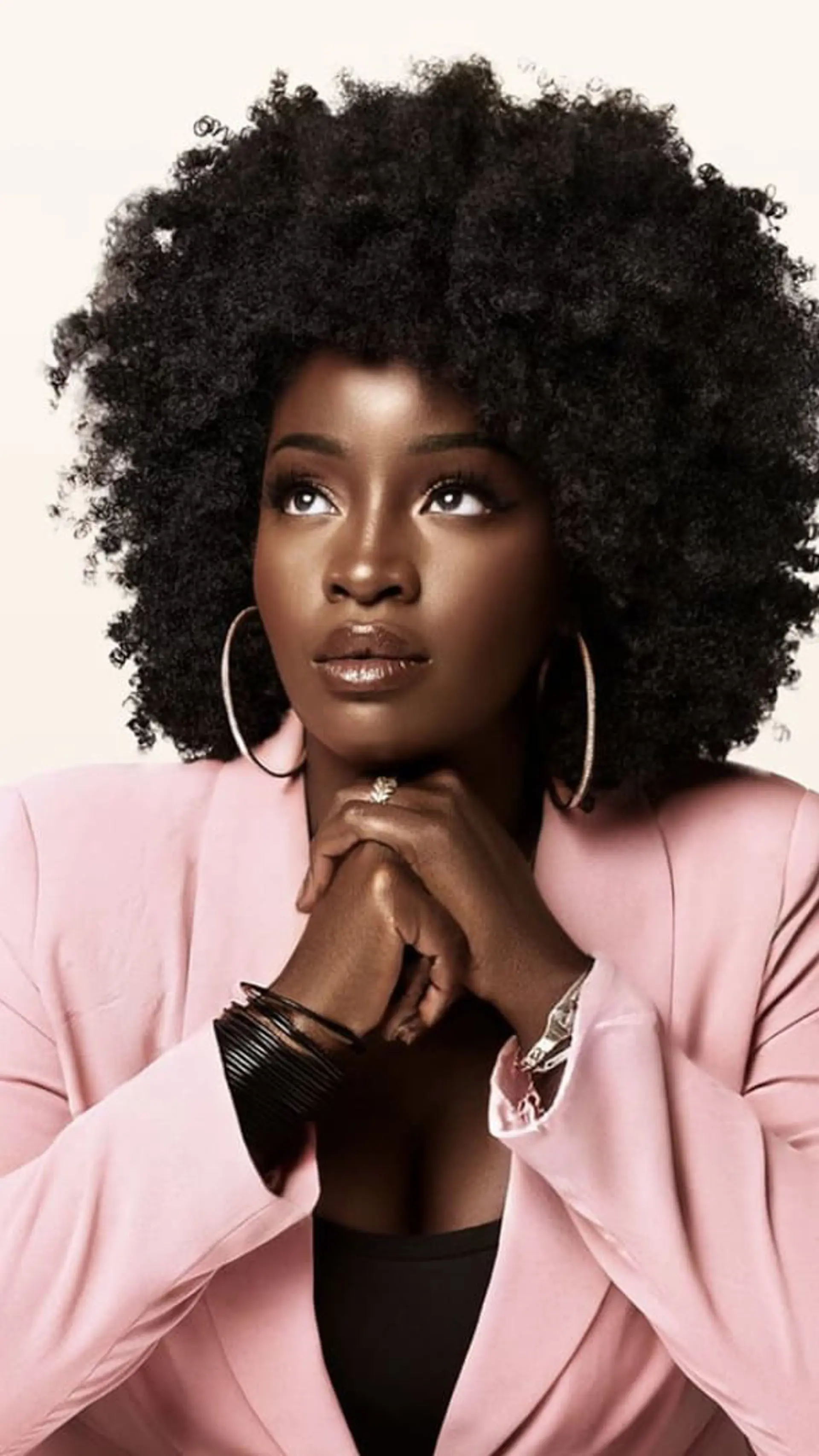 Lovette Jallow - <div class="flex flex-col text-sm">
<div class="text-base my-auto mx-auto pb-10 [--thread-content-margin:var(--thread-content-margin-xs,calc(var(--spacing)*4))] @w-sm/main:[--thread-content-margin:var(--thread-content-margin-sm,calc(var(--spacing)*6))] @w-lg/main:[--thread-content-margin:var(--thread-content-margin-lg,calc(var(--spacing)*16))] px-(--thread-content-margin)">
<div class="[--thread-content-max-width:40rem] @w-lg/main:[--thread-content-max-width:48rem] mx-auto max-w-(--thread-content-max-width) flex-1 group/turn-messages focus-visible:outline-hidden relative flex w-full min-w-0 flex-col agent-turn">
<div class="flex max-w-full flex-col gap-4 grow">
<div class="min-h-8 text-message relative flex w-full flex-col items-end gap-2 text-start break-words whitespace-normal outline-none keyboard-focused:focus-ring [.text-message+&amp;]:mt-1" data-message-author-role="assistant" data-message-id="cc2da10a-488b-4264-b306-511d5825e101" data-message-model-slug="gpt-5-3" data-turn-start-message="true">
<div class="flex w-full flex-col gap-1 empty:hidden">
<div class="markdown prose dark:prose-invert w-full wrap-break-word light markdown-new-styling">
<p data-start="73" data-end="251" data-is-last-node="" data-is-only-node="">Lovette Jallow inspirerar organisationer med konkreta verktyg för inkludering, rättvisa och tillhörighet som skapar verklig förändring.</p>
</div>
</div>
</div>
</div>
</div>
</div>
</div>
<div class="pointer-events-none h-px w-px absolute bottom-0" aria-hidden="true" data-edge="true"></div>