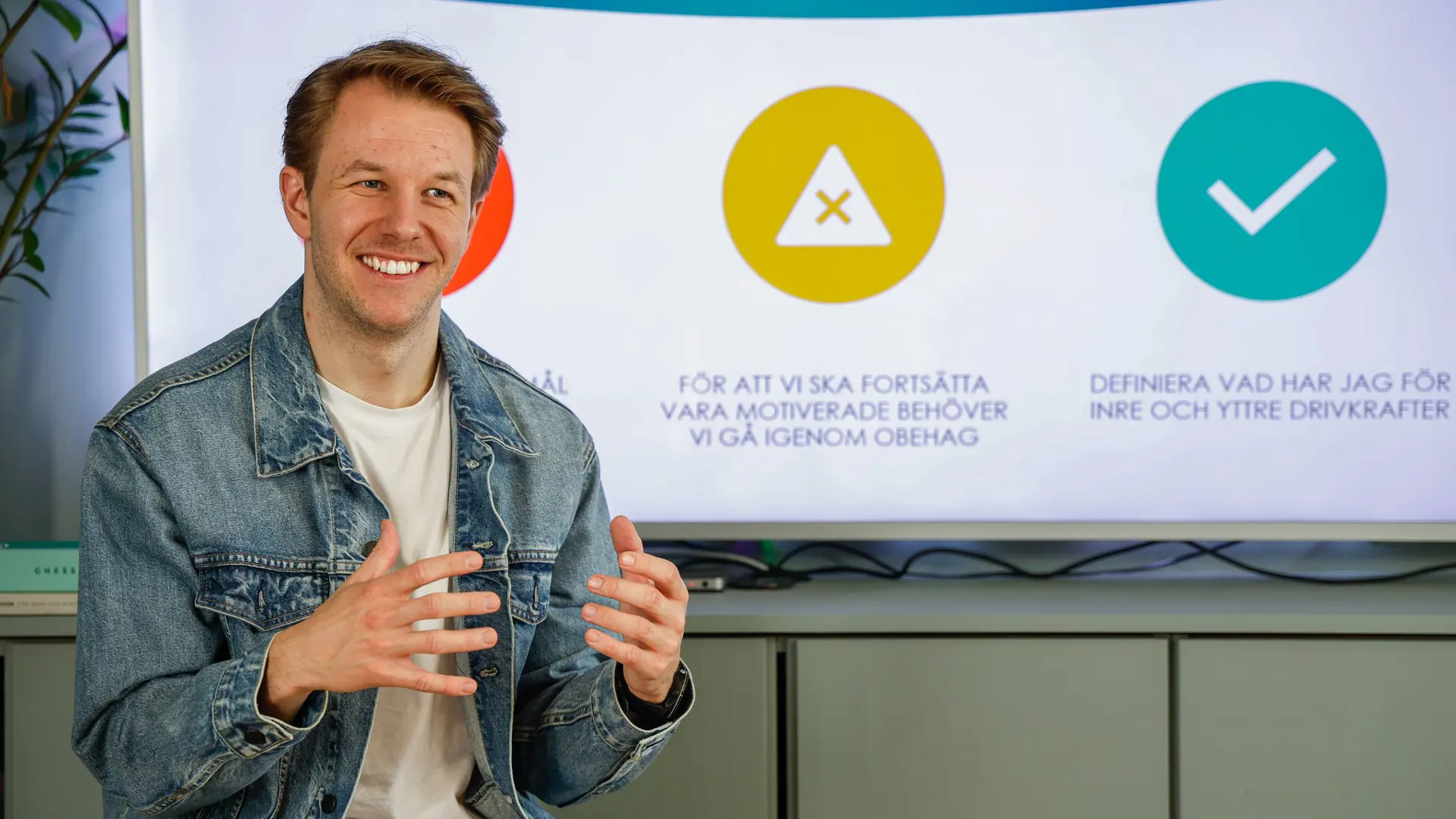 Kim Schoultz - <p data-start="414" data-end="575">Inspirerande föreläsare som ger praktiska verktyg för bättre kommunikation, starkare självledarskap och ökat engagemang i arbetslivet.</p>