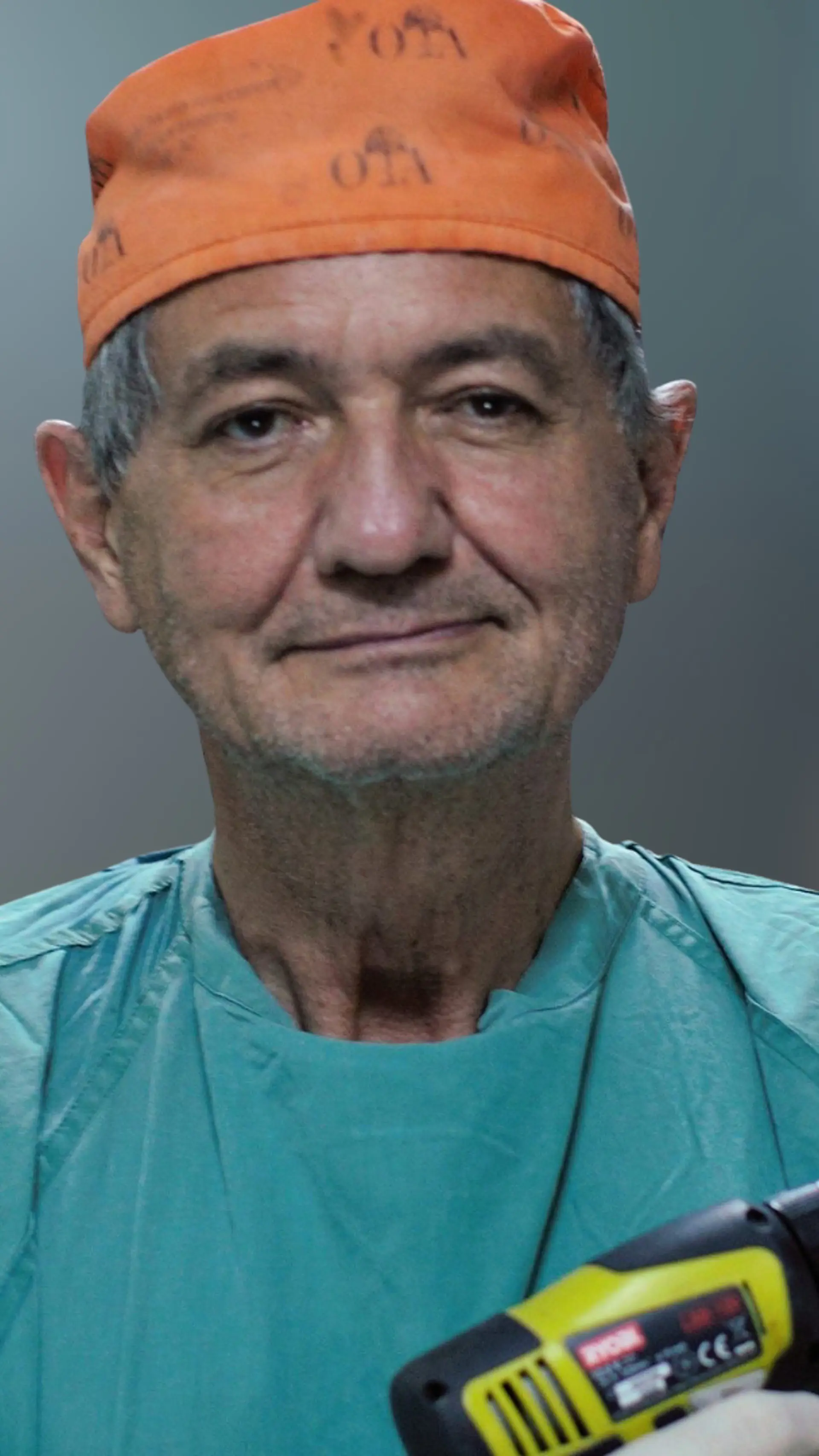 Rebellkirurgen Erik Erichsen - <div class="flex flex-col text-sm">
<div class="text-base my-auto mx-auto pb-10 [--thread-content-margin:--spacing(4)] @w-sm/main:[--thread-content-margin:--spacing(6)] @w-lg/main:[--thread-content-margin:--spacing(16)] px-(--thread-content-margin)">
<div class="[--thread-content-max-width:40rem] @w-lg/main:[--thread-content-max-width:48rem] mx-auto max-w-(--thread-content-max-width) flex-1 group/turn-messages focus-visible:outline-hidden relative flex w-full min-w-0 flex-col agent-turn">
<div class="flex max-w-full flex-col grow">
<div class="min-h-8 text-message relative flex w-full flex-col items-end gap-2 text-start break-words whitespace-normal [.text-message+&amp;]:mt-1" data-message-author-role="assistant" data-message-id="4bc5fa5e-855c-4e4c-9f6f-dd2b5e33efd3" data-message-model-slug="gpt-5-2">
<div class="flex w-full flex-col gap-1 empty:hidden first:pt-[1px]">
<div class="markdown prose dark:prose-invert w-full wrap-break-word light markdown-new-styling">
<p data-start="0" data-end="117" data-is-last-node="" data-is-only-node="">Kirurgen som räddade liv i Etiopien och i dag utmanar svensk sjukvård med skarpa insikter och personliga erfarenheter.</p>
</div>
</div>
</div>
</div>
</div>
</div>
</div>
<div class="pointer-events-none h-px w-px absolute bottom-0" aria-hidden="true" data-edge="true"></div>