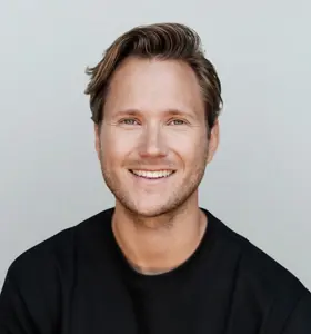 Viktor Frisk - Viktor Frisk berättar öppet om psykisk ohälsa, mobbning och modet att vara sig själv. Inspirerande föreläsningar med konkreta verktyg och stor igenkänning.