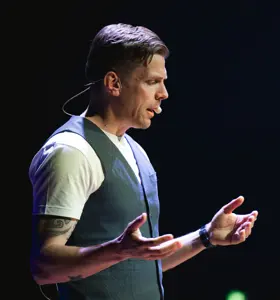 Andreas Bengtsson - Föreläsare som ger språk, mod och verktyg för emotionellt självledarskap, prestation, psykisk hälsa och pappaskap.