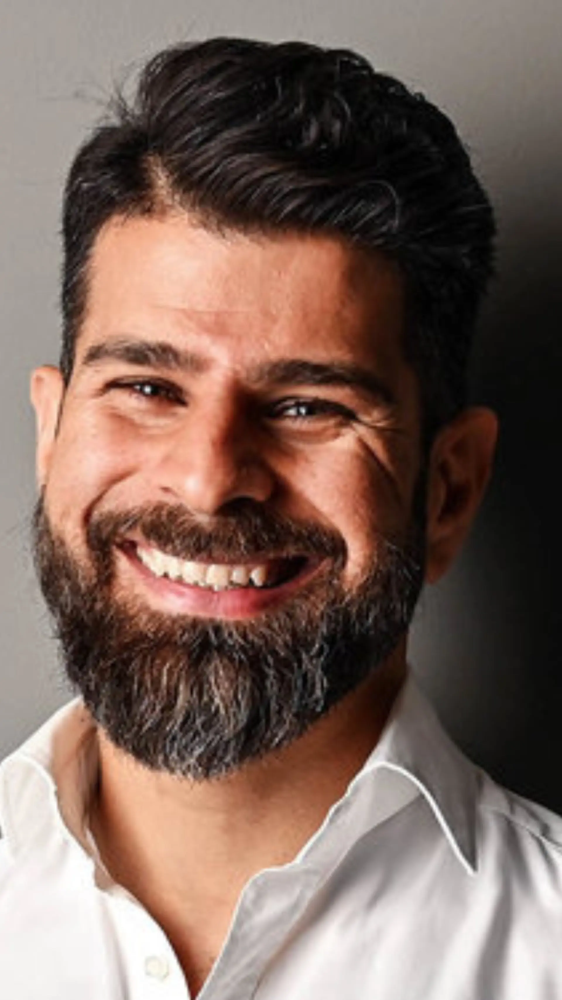 Hanif Aziz - <p data-start="234" data-end="363">Hanif Aziz delar en stark berättelse om integration, identitet och vägen till tillhörighet i Sverige</p>