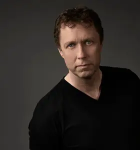 Klas Hallberg - En av världens mest uppskattade talare som kombinerar humor, skarpa insikter och mod att skapa verklig förändring.