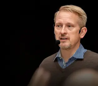 Kan man verkligen prestera på topp och må bra?