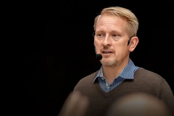 Kan man verkligen prestera på topp och må bra?