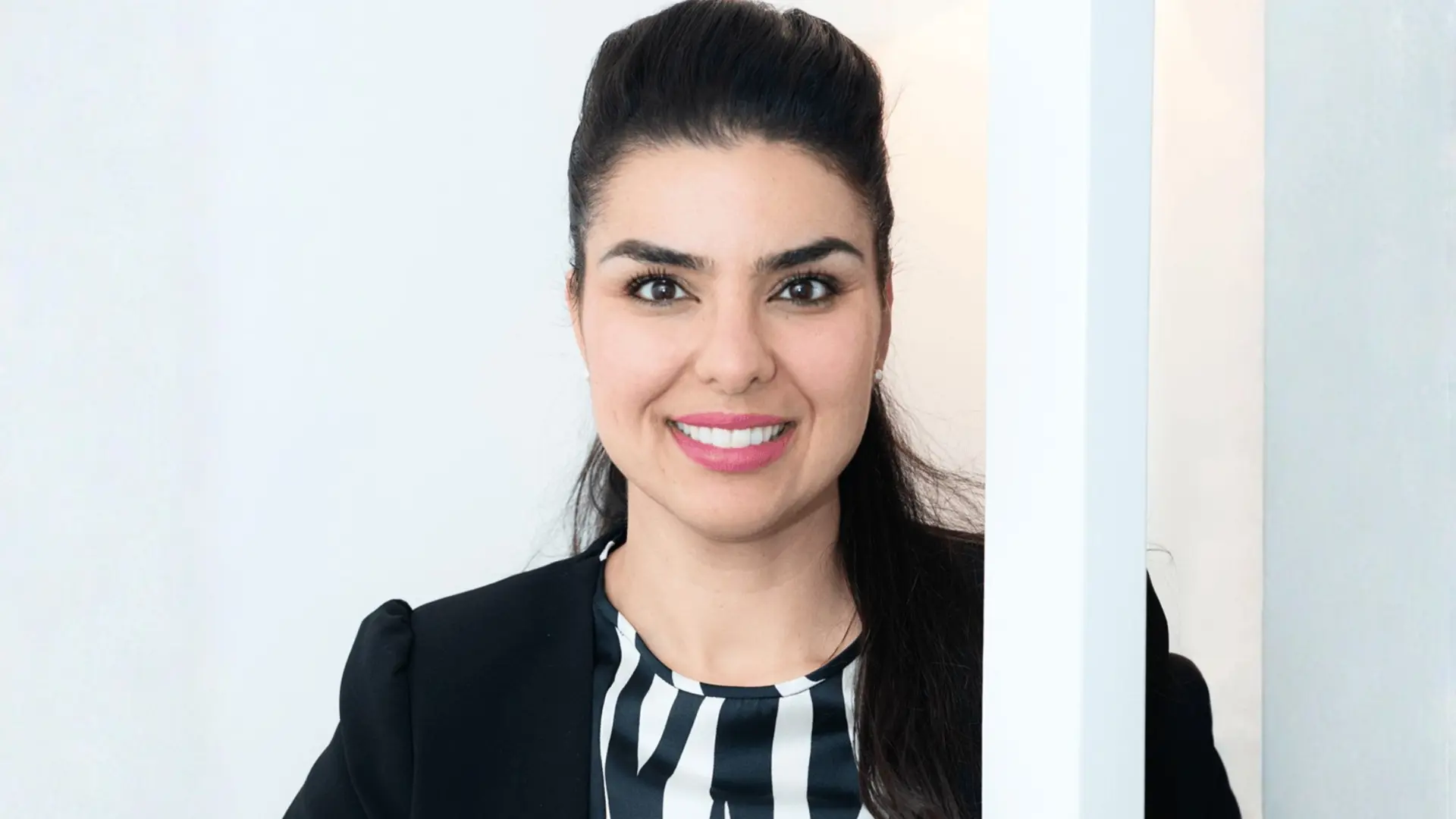 Leila Karchaoui - <p data-start="260" data-end="432">Leila Karchaoui inspirerar människor att bygga arbetsplatser där gemenskap, arbetsglädje och hållbara resultat växer tillsammans</p>