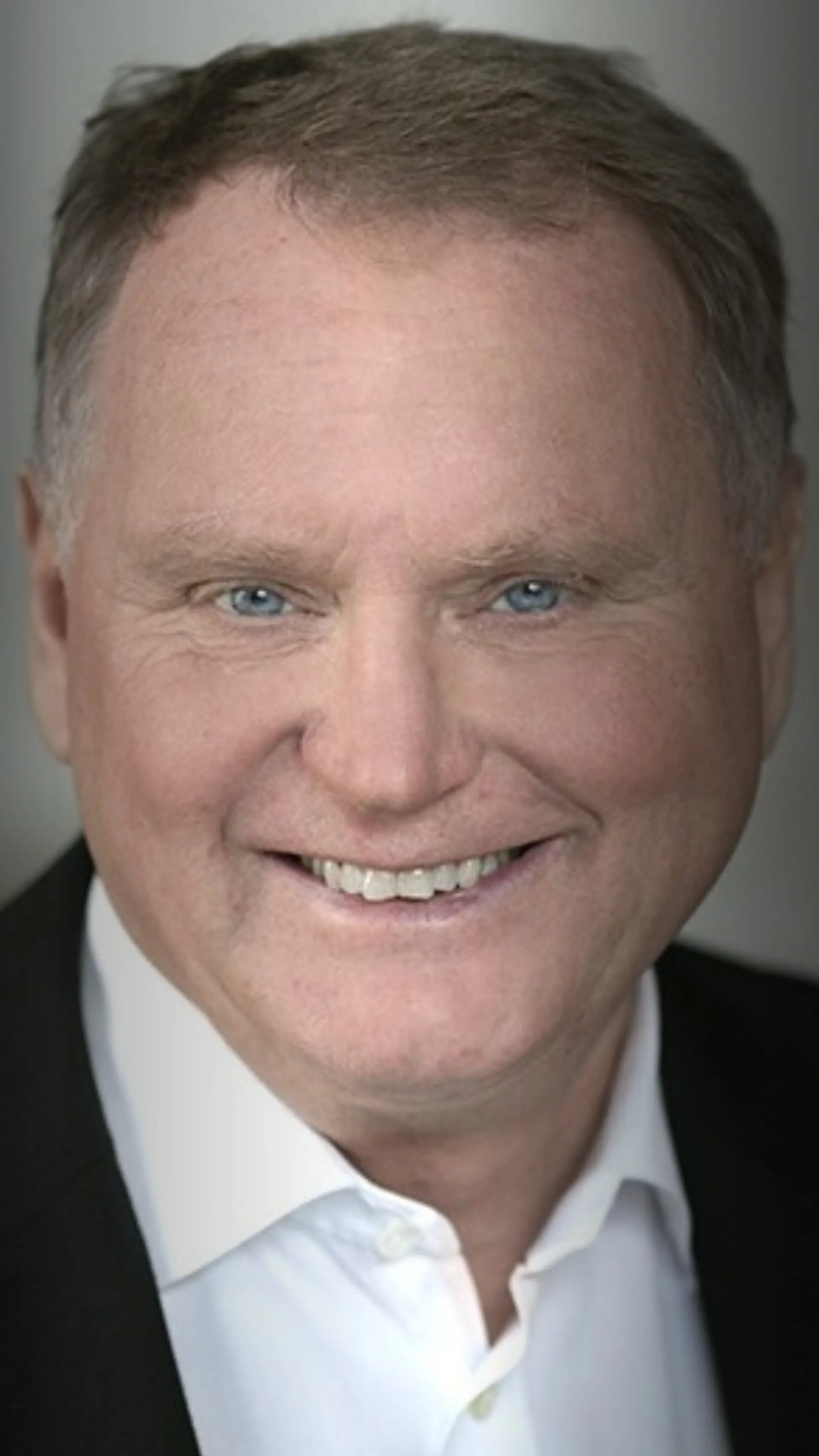 Mikael Wallteg - <p data-start="261" data-end="439">Inspireras av Mikael Wallteg och hans värderingsbaserade ledarskap som förvandlade Systembolaget till ett av Sveriges mest uppskattade serviceföretag.</p>