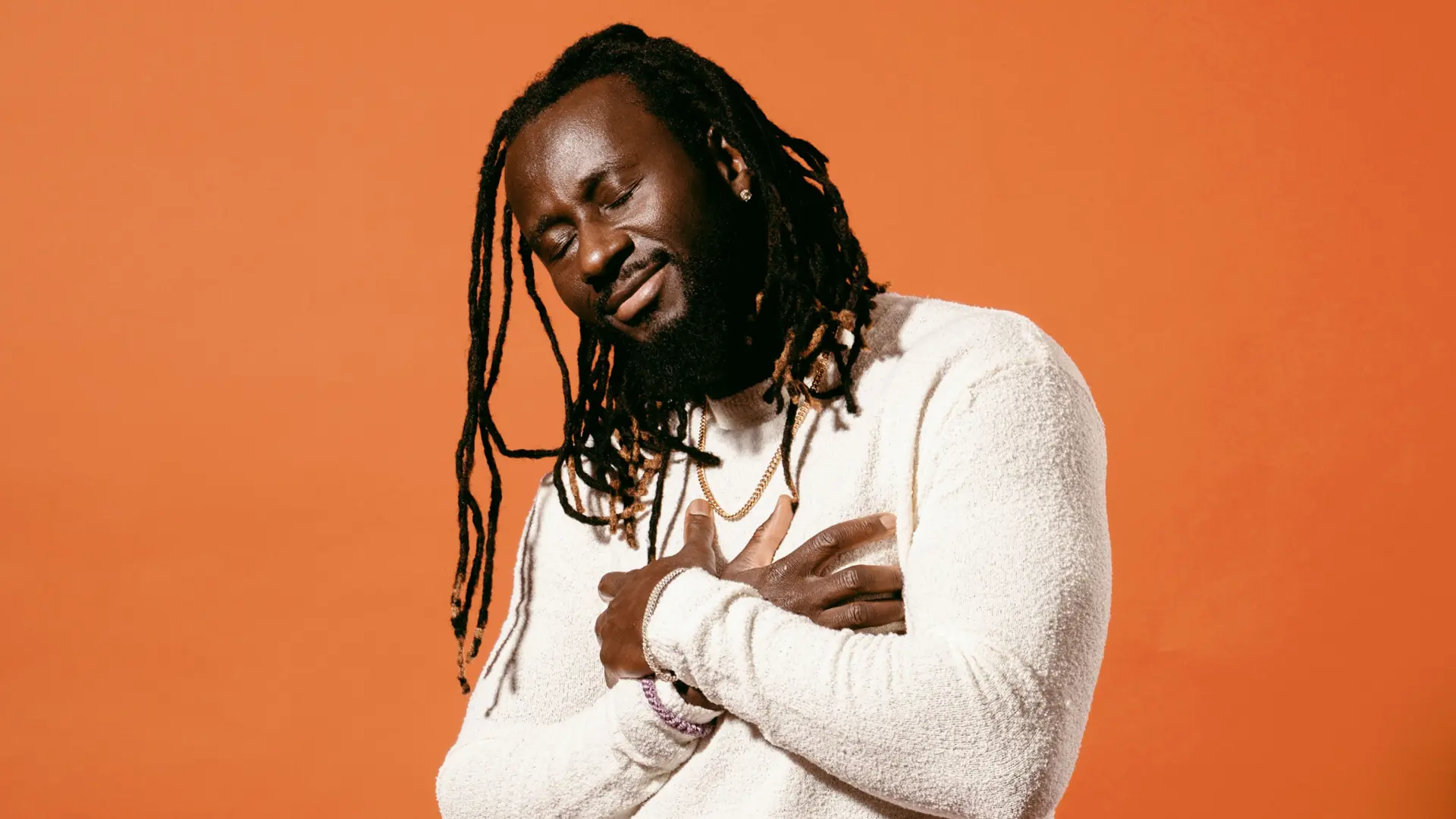 Pa Modou Badjie - <p data-start="362" data-end="479">Energifylld talare och artist som förenar allvar, glädje, självkänsla och show på scenen.</p>