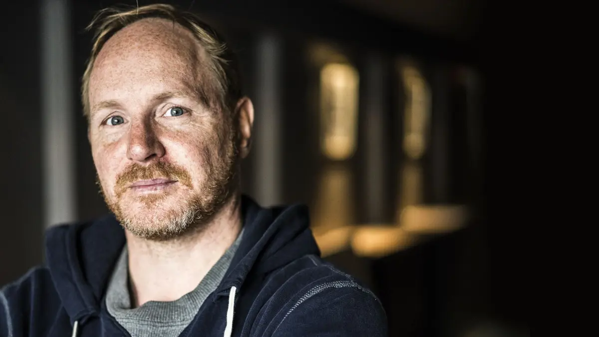 Morgan Alling berättar - så skapar du trygghet med humor