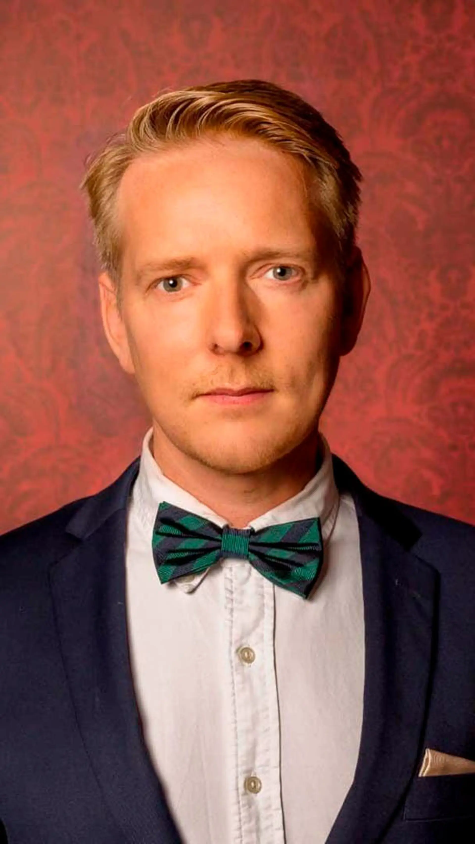 Fredrik Jacobson - <p data-start="292" data-end="471">Fredrik Jacobson visar hur retorik, storytelling och säljteknik skapar starkare team, ökad arbetsglädje och bättre försäljningsresultat</p>