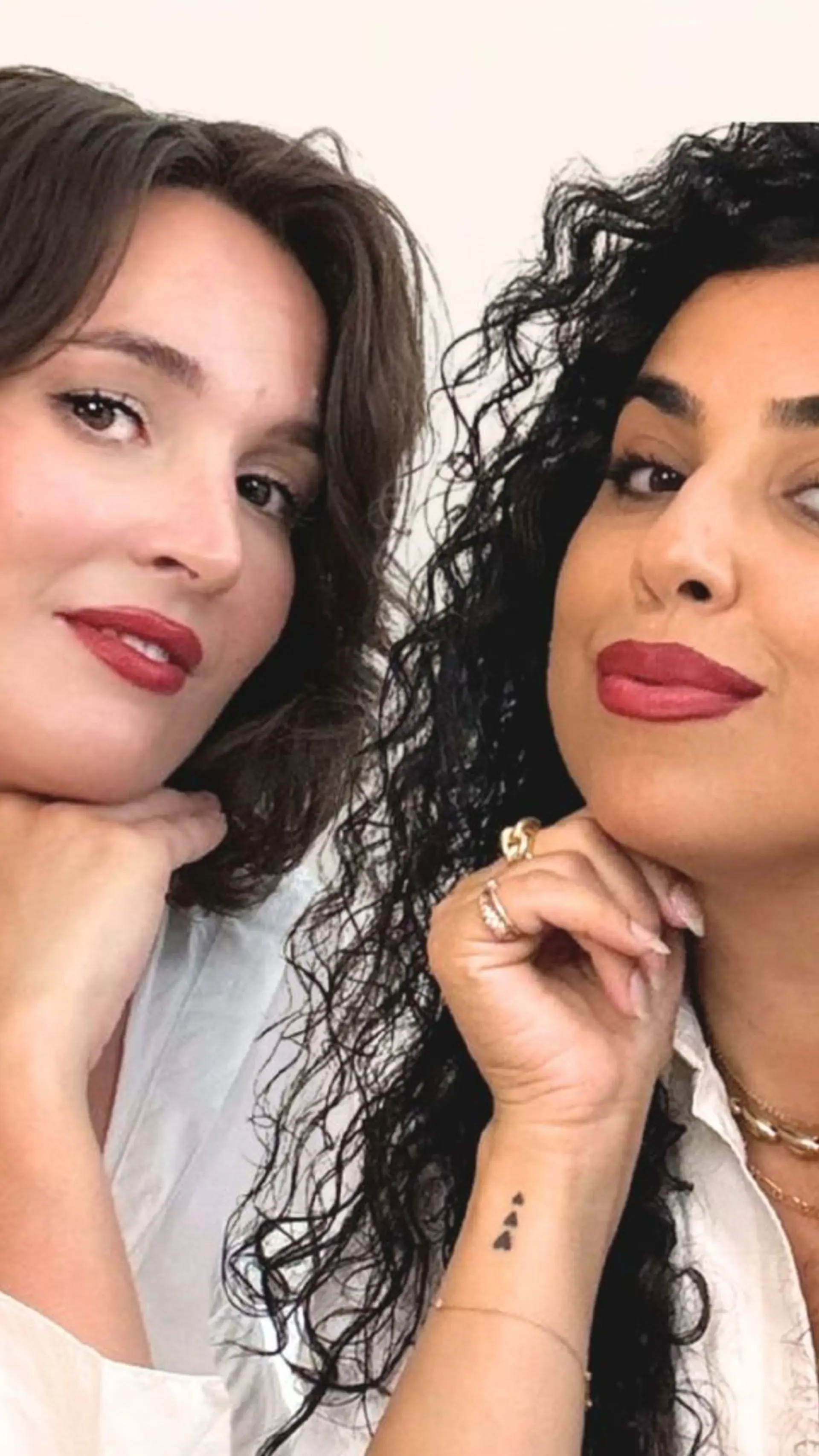 Allt annat än perfekt - <p data-start="267" data-end="420">En gripande och energifylld show om inre hållbarhet, prestation och mod, med Sara Ohlson och Atefeh Sebdani.</p>