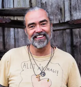 Micke Gunnarsson - Föreläsare med värme, humor och närvaro som berör frågor om relationer, barns välmående och det som är viktigt på riktigt.