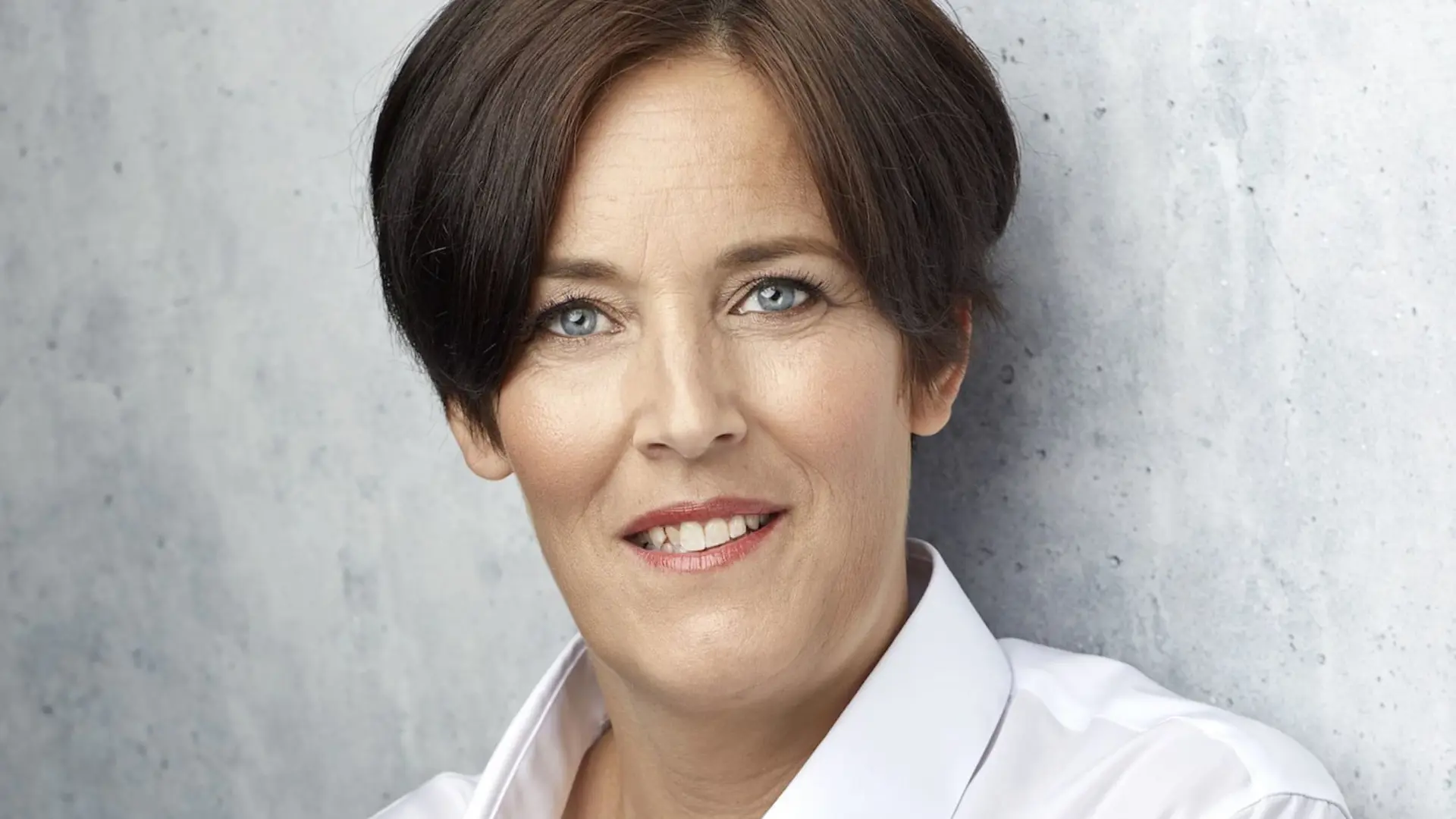 Eva Svärd - <p data-start="291" data-end="462">Eva Svärd är föreläsare, coach och författare som ger konkreta verktyg för stresshantering, återhämtning och hållbart ledarskap</p>