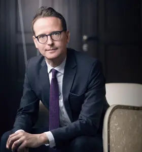 Lars Strannegård - Professor och rektor som visar varför bred kunskap och bildning skapar starkare organisationer och ett mer hållbart samhälle.
