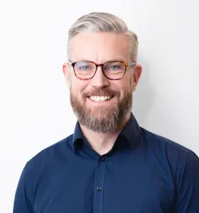 Fredrik Holmboe - Fredrik Holmboe visar hur AI, digital strategi och kommunikation kan omvandlas till verkliga affärsresultat och starkare organisationer