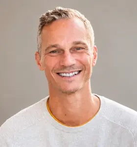 Henrik Beyer - Henrik Beyer inspirerar till en mer hållbar syn på hälsa, motivation och livsstil genom forskning, erfarenhet och mänskliga perspektiv
