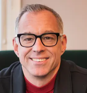 Fredrik Nilsson - Fredrik Nilsson visar hur starkt engagemang skapas i organisationer genom tydligt ledarskap, kommunikation och en arbetskultur där människor vill bidra