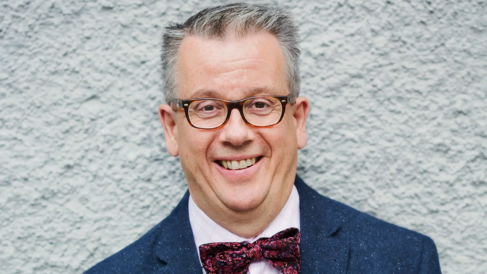 Richard Tellström - <div class="flex flex-col text-sm pb-25">
<div class="text-base my-auto mx-auto pb-10 [--thread-content-margin:--spacing(4)] @w-sm/main:[--thread-content-margin:--spacing(6)] @w-lg/main:[--thread-content-margin:--spacing(16)] px-(--thread-content-margin)">
<div class="[--thread-content-max-width:40rem] @w-lg/main:[--thread-content-max-width:48rem] mx-auto max-w-(--thread-content-max-width) flex-1 group/turn-messages focus-visible:outline-hidden relative flex w-full min-w-0 flex-col agent-turn">
<div class="flex max-w-full flex-col grow">
<div class="min-h-8 text-message relative flex w-full flex-col items-end gap-2 text-start break-words whitespace-normal [.text-message+&amp;]:mt-1" data-message-author-role="assistant" data-message-id="4374ed54-dc76-427e-8584-22eaedb866c3" data-message-model-slug="gpt-5-2">
<div class="flex w-full flex-col gap-1 empty:hidden first:pt-[1px]">
<div class="markdown prose dark:prose-invert w-full wrap-break-word light markdown-new-styling">
<p data-start="0" data-end="94" data-is-last-node="" data-is-only-node="">Föreläsare om matkultur, identitet och samhällsutveckling med nya perspektiv på maten vi äter.</p>
</div>
</div>
</div>
</div>
<div class="mt-3 w-full empty:hidden">
<div class="text-center"></div>
</div>
</div>
</div>
</div>
<div class="pointer-events-none h-px w-px absolute bottom-0" aria-hidden="true" data-edge="true"></div>